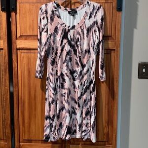 Karen Kane light pink grey &white abstract cotton stretchy dress, half sleeve sL